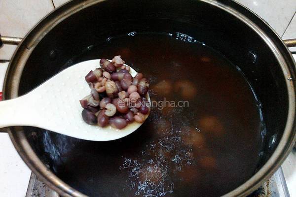 红豆薏米桂圆汤的做法图解4