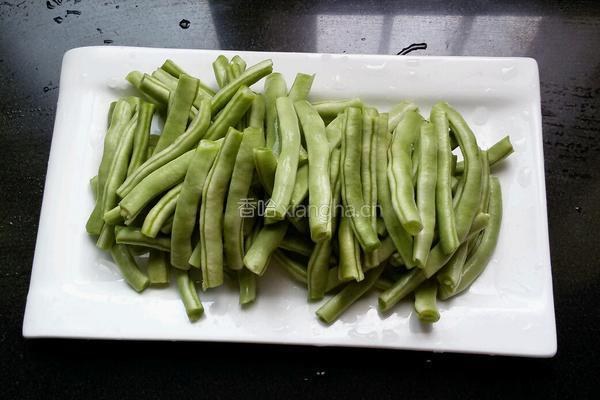 酱香四季豆的做法图解1