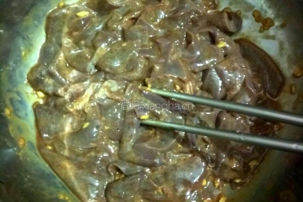 蒜苗红椒炒猪肝的做法图解3