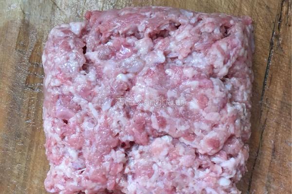 羊肉胡萝卜水饺的做法图解1