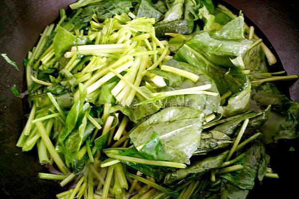 菠菜炒鸡蛋的做法图解3