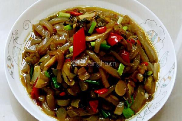 酸菜炒蘑芋的做法图解4