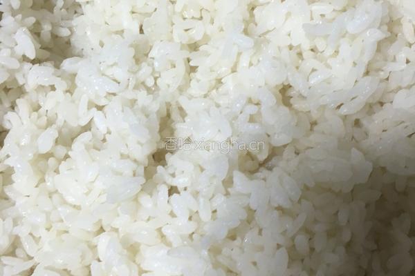 玉米炒饭的做法图解1