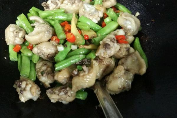 鸡翼炒四季豆的做法图解3