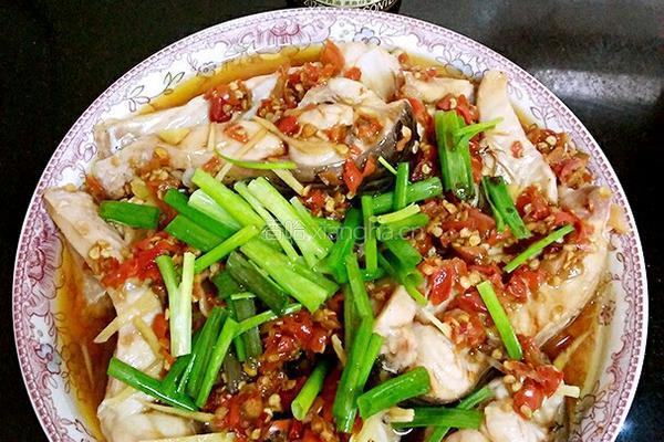剁辣椒蒸鱼