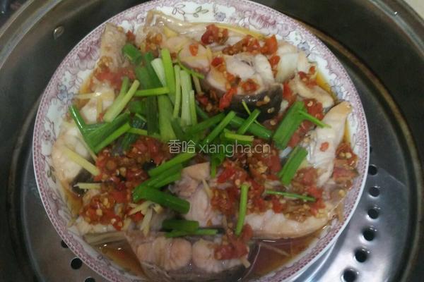 剁辣椒蒸鱼的做法图解6