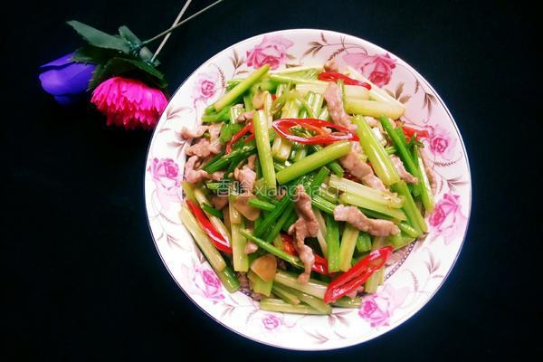 芹菜炒肉的做法图解8