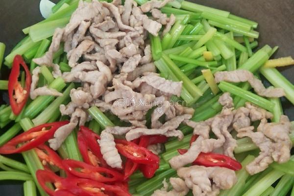 芹菜炒肉的做法图解7