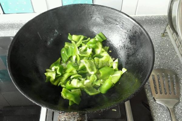 青椒炒豆皮的做法图解5