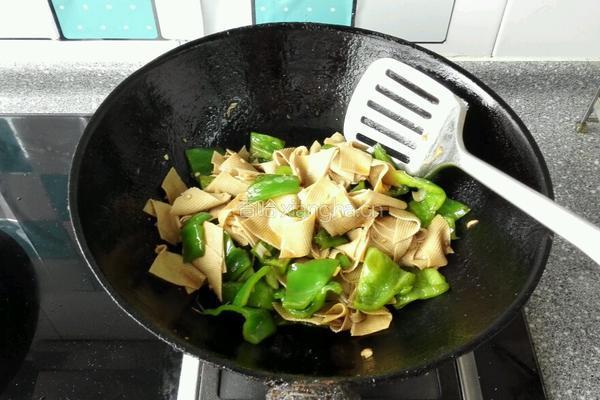 青椒炒豆皮的做法图解8