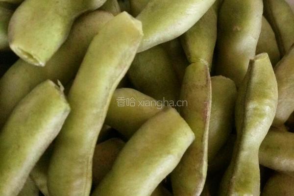 凉拌毛豆的做法图解1