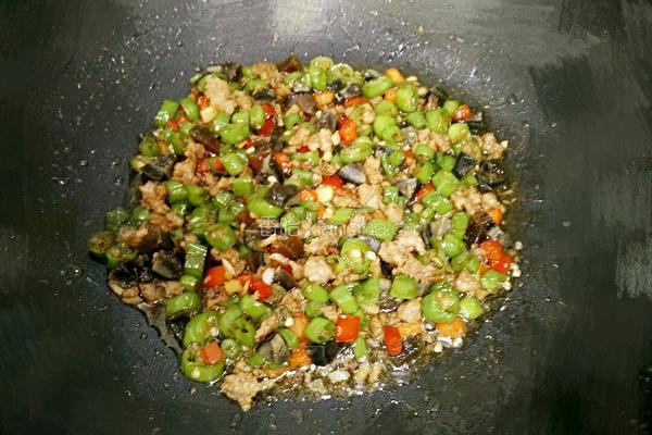 尖椒皮蛋炒肉末的做法图解6