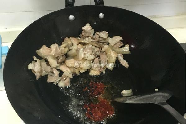 蒜苗回锅肉的做法图解7