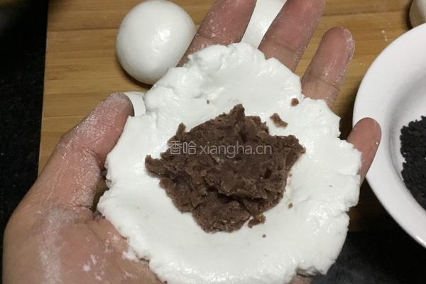 黑芝麻糯米饼的做法图解3
