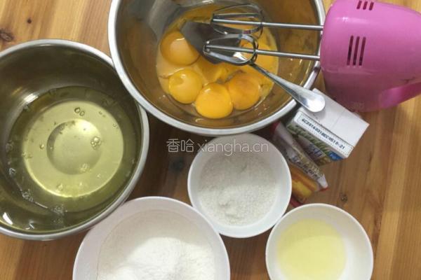八寸戚风蛋糕的做法图解1