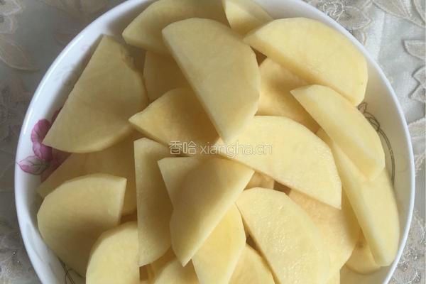 红烧土豆的做法图解1