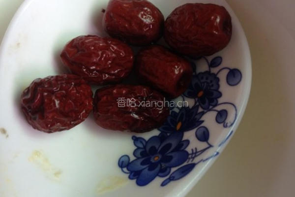 红枣南瓜小米粥的做法图解3