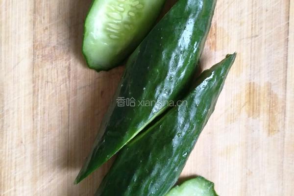 素炒黄瓜的做法图解1