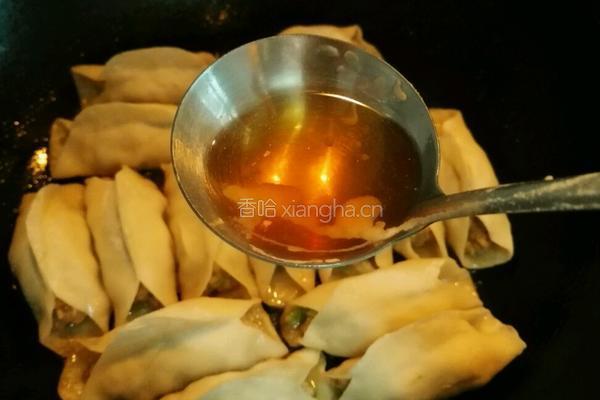 猪肉白菜锅贴的做法图解12