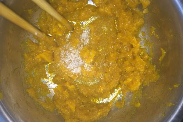 红豆馅南瓜饼的做法图解2