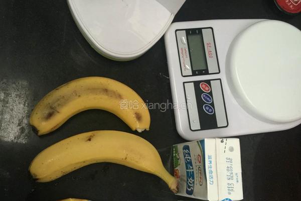 香蕉牛奶的做法图解1
