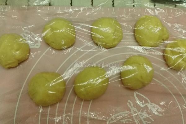 蓝莓果酱排包的做法图解2
