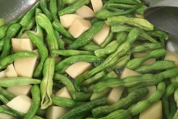 秘制酱豆角土豆的做法图解3