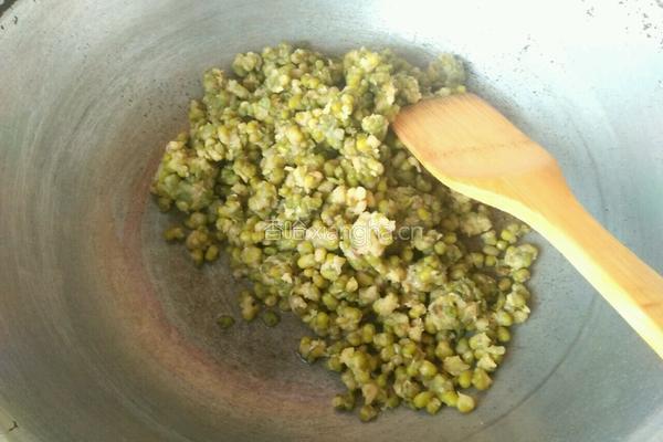 带皮绿豆月饼的做法图解3
