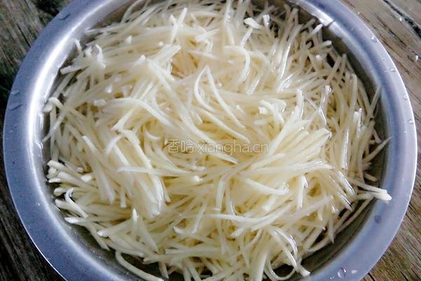 土豆丝炒肉的做法图解2