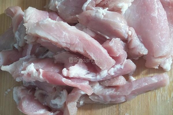新疆小炒辣子肉的做法图解1