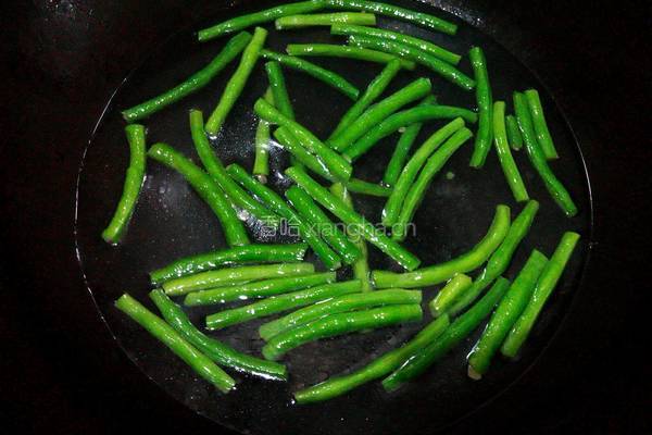 绿茄子烧豆角的做法图解3