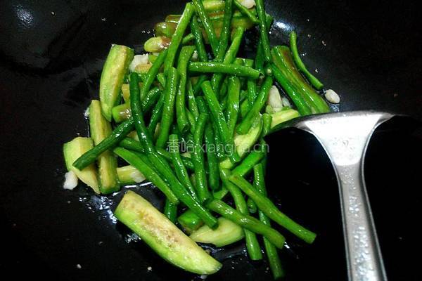绿茄子烧豆角的做法图解5
