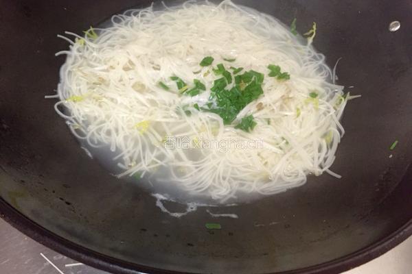 蒜香绿豆芽拌面的做法图解5