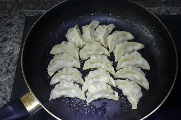 生煎饺子（白菜肉馅）的做法图解4