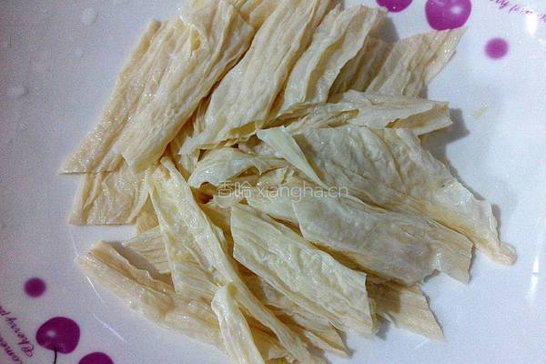 腐竹紫菜汤的做法图解1