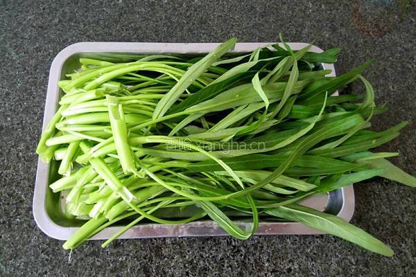水焯空心菜的做法图解1