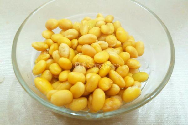 胡萝卜黄豆炒肉末的做法图解1