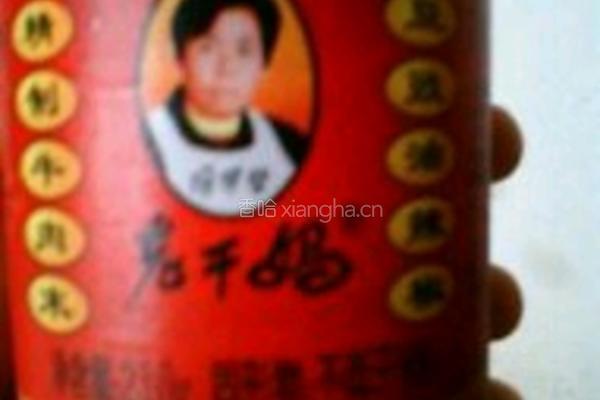 老干妈牛肉辣酱炒蛋黄的做法图解1