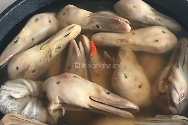 香辣鸭头的做法图解5