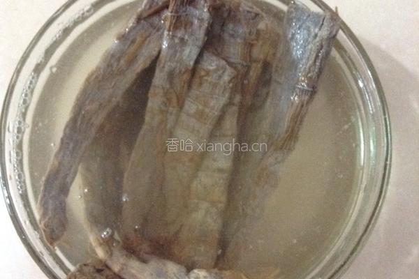 彩椒拌笋干的做法图解1