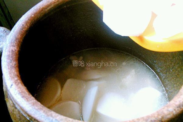 白萝卜脊骨汤（美容的哦）的做法图解15