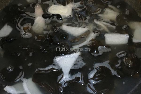 凉拌木耳（酸辣）的做法图解1