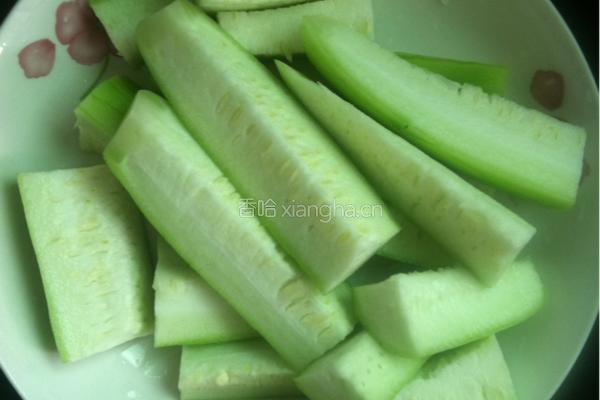 丝瓜炒肉的做法图解1