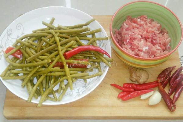 肉沫炒酸豆角的做法图解1