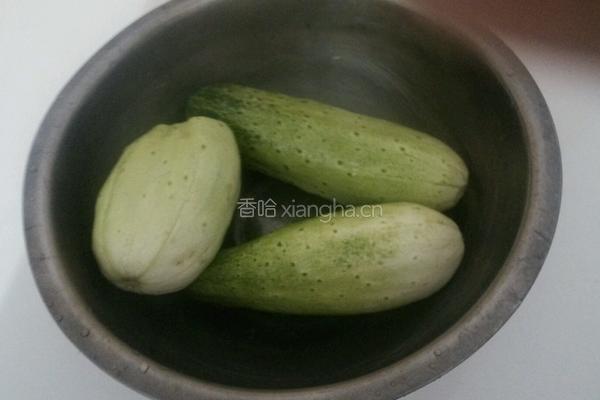 芝麻酱拌黄瓜的做法图解1