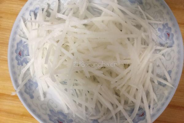 酸甜萝卜丝的做法图解2