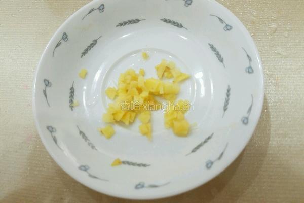 山药木耳炖鸡的做法图解3