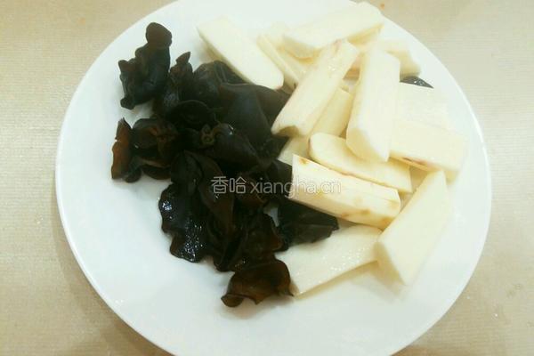 山药木耳炖鸡的做法图解5