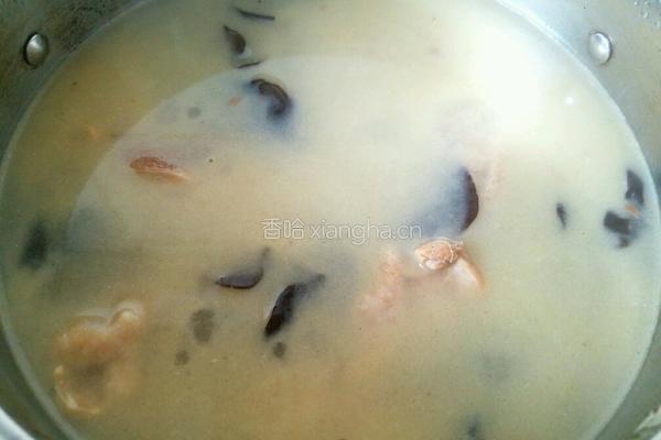 山药木耳炖鸡的做法图解10