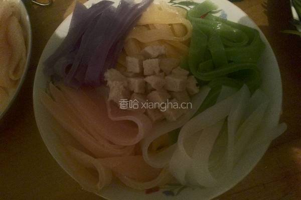 五彩缤粉~~~果蔬凉皮
